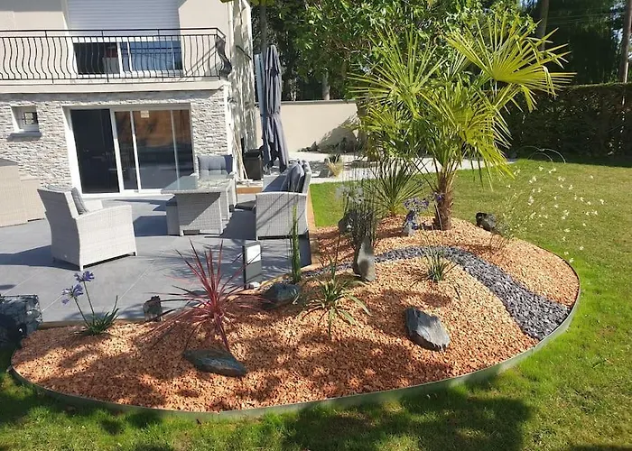 Casa de Férias Côté - Jardin Privatif à 200m De La Ver-sur-Mer