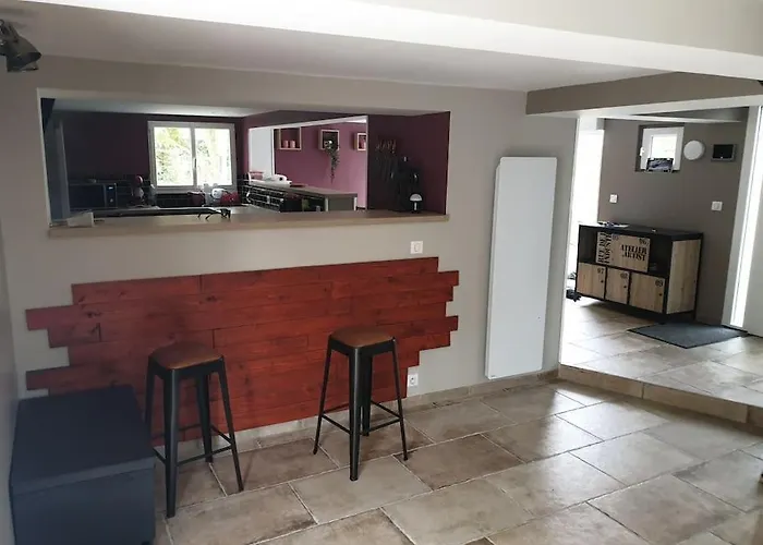 Côté - Jardin Privatif à 200m De La * Ver-sur-Mer