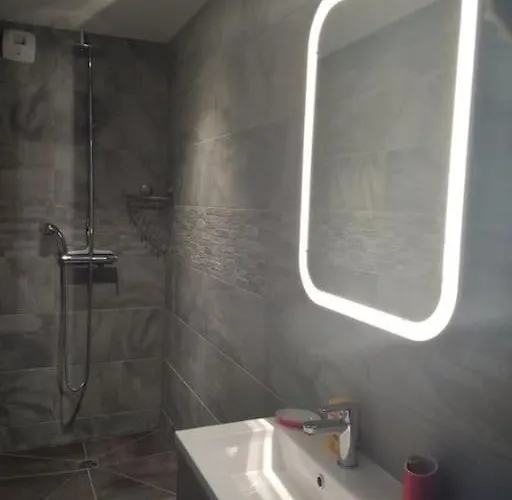 Côté - Jardin Privatif à 200m De La * Ver-sur-Mer